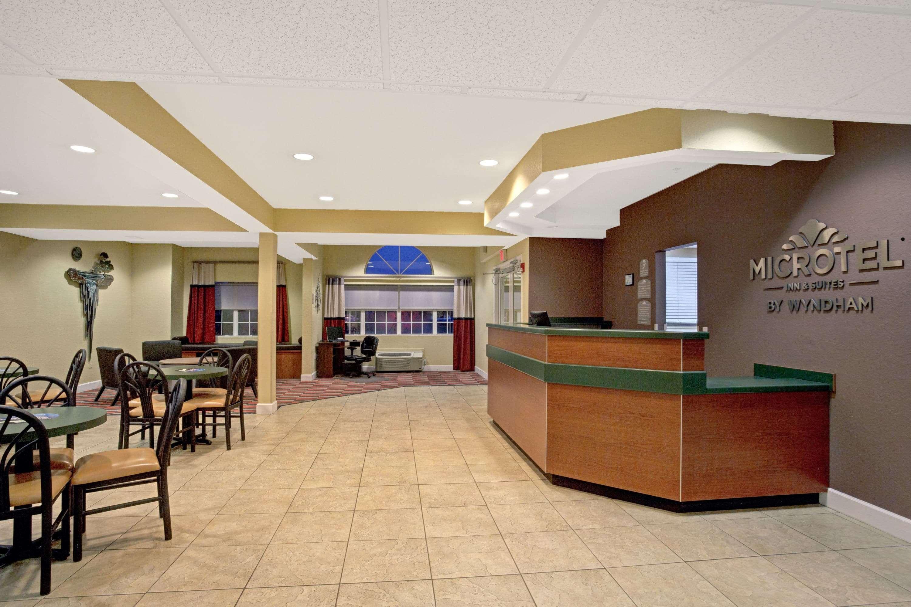 Microtel Inn & Suites By Wyndham Bushnell  Kültér fotó