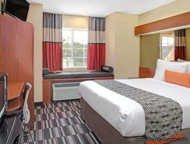 Microtel Inn & Suites By Wyndham Bushnell  Kültér fotó